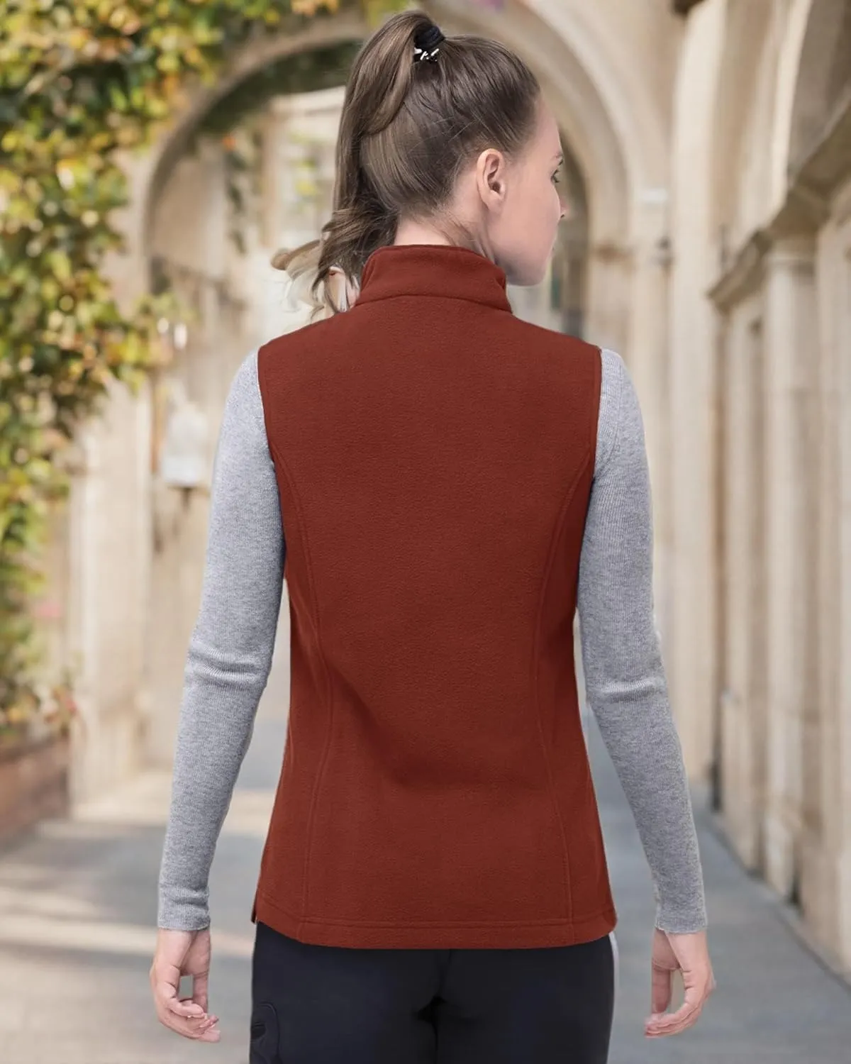 33,000ft Women's Fleece Vest, Lightweight Warm Polar Soft Vests Outerwear with Zip Up Pockets, Sleeveless Jacket for Winter