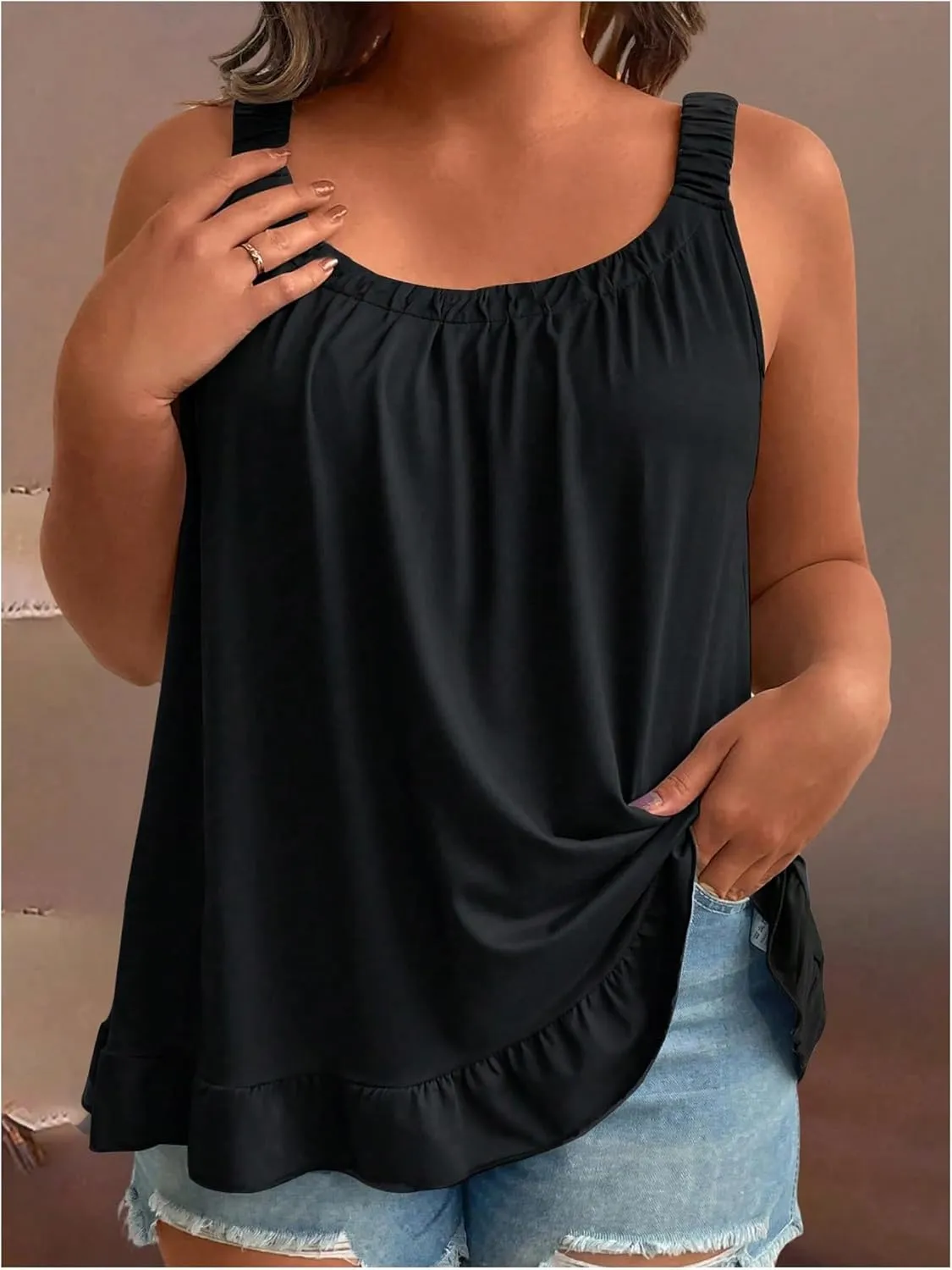 OYOANGLE Women's Plus Size Scoop Neck Ruched Tank Tops Pleated Camisole Sleeveless Ruffle Flowy Top