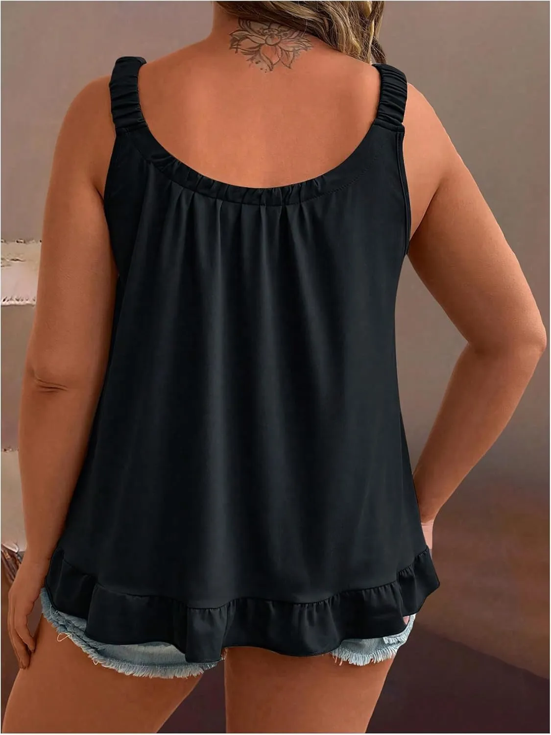 OYOANGLE Women's Plus Size Scoop Neck Ruched Tank Tops Pleated Camisole Sleeveless Ruffle Flowy Top