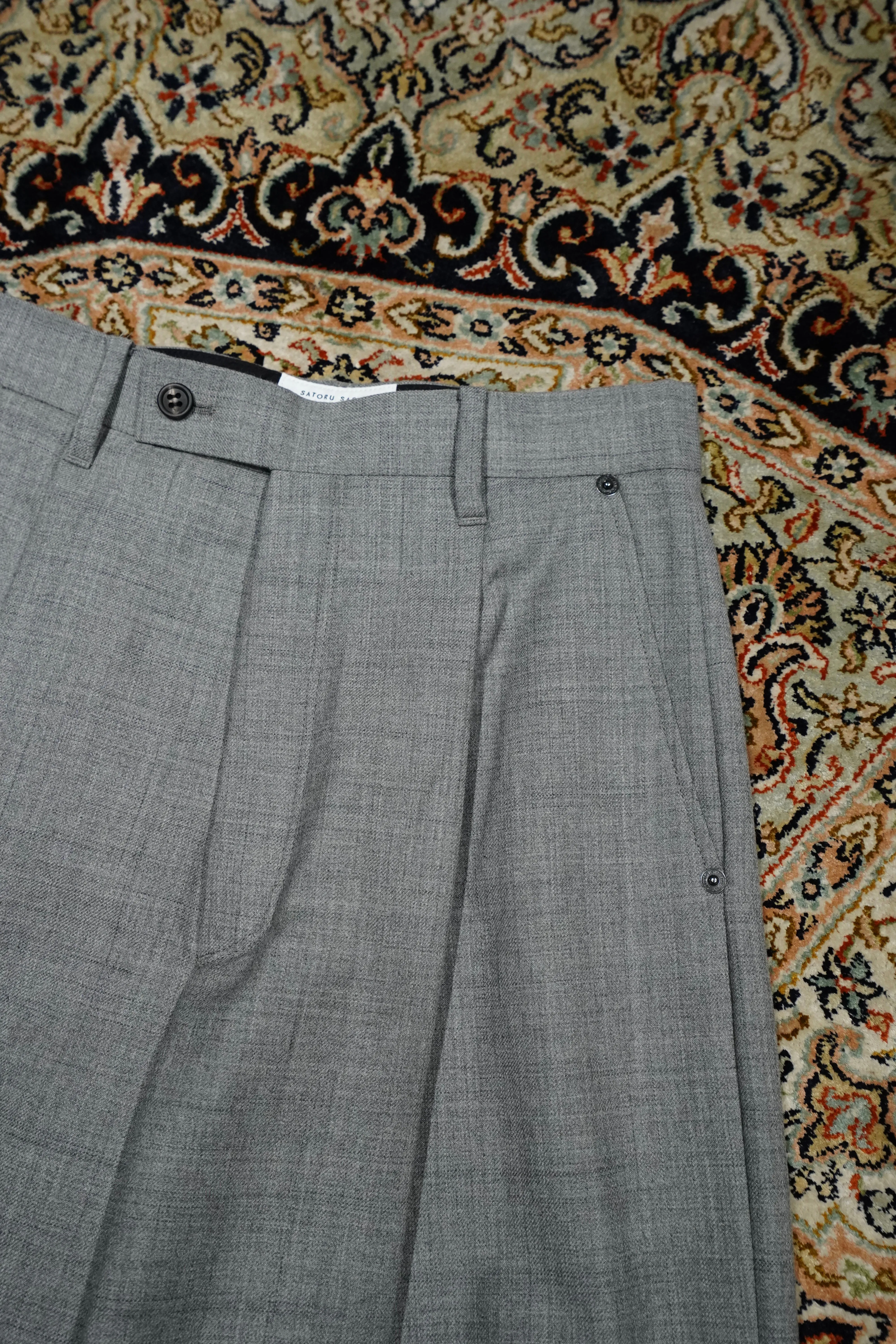 SATORU SASAKI SINGLE-TUCKED WIDE TROUSERS (GRAY)