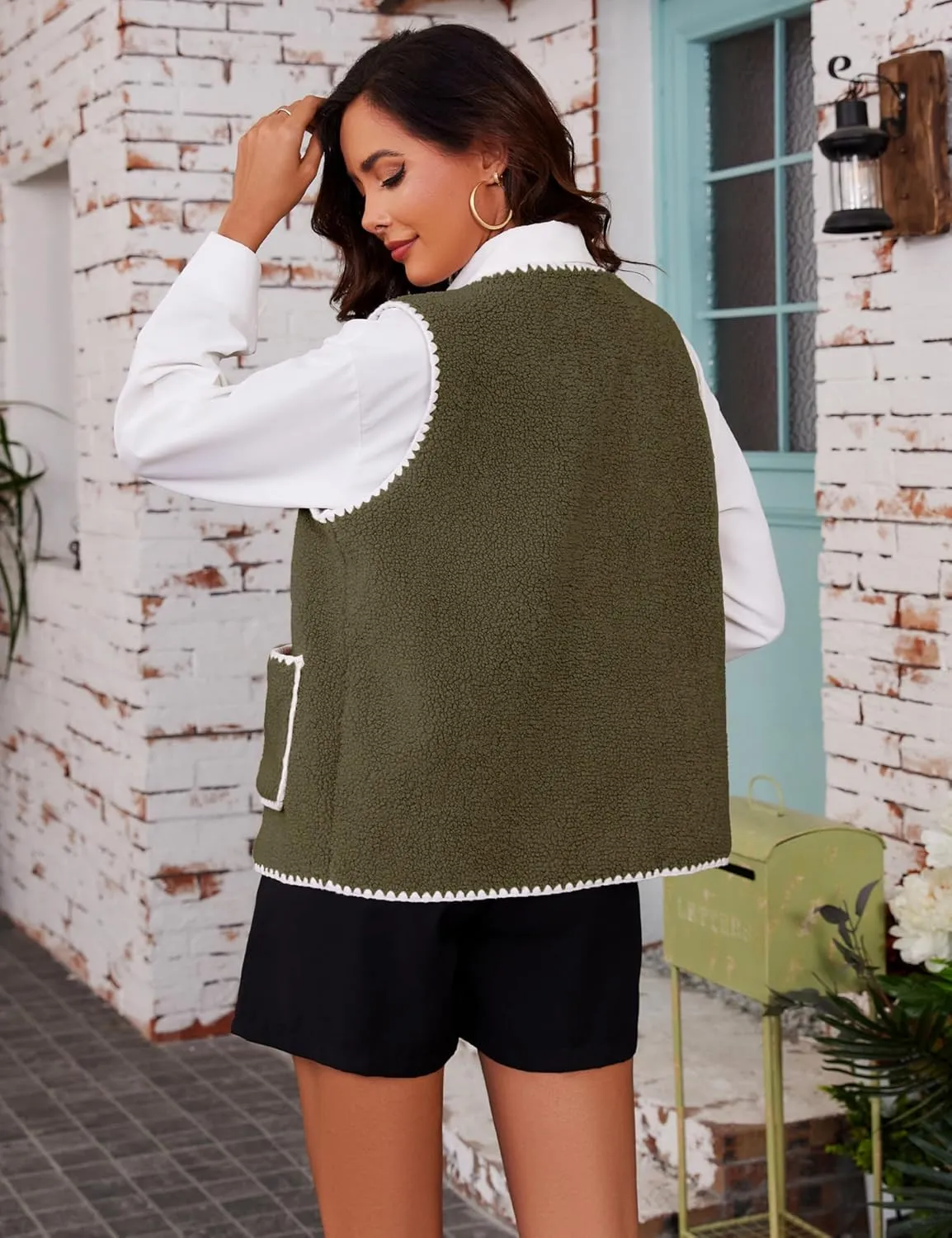 Women Fleece Lightweight Vest V Neck Open Front Button Down Sleeveless Casual Warm Sherpa Outwear with Pockets