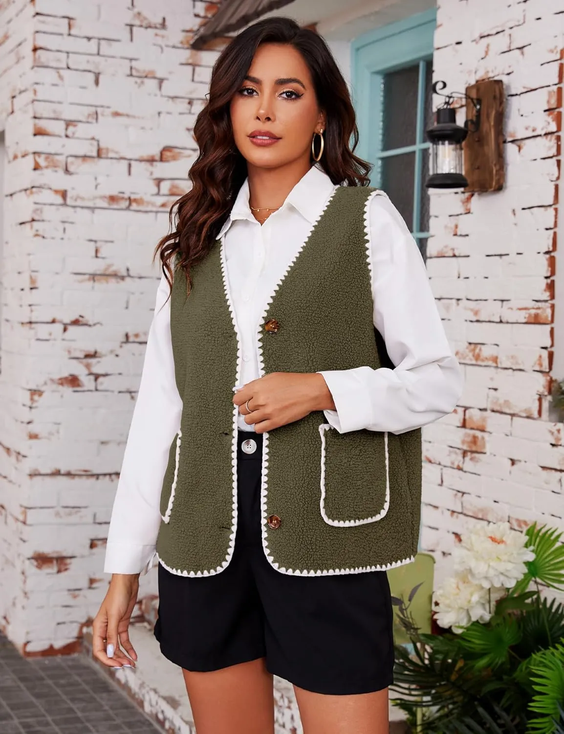 Women Fleece Lightweight Vest V Neck Open Front Button Down Sleeveless Casual Warm Sherpa Outwear with Pockets