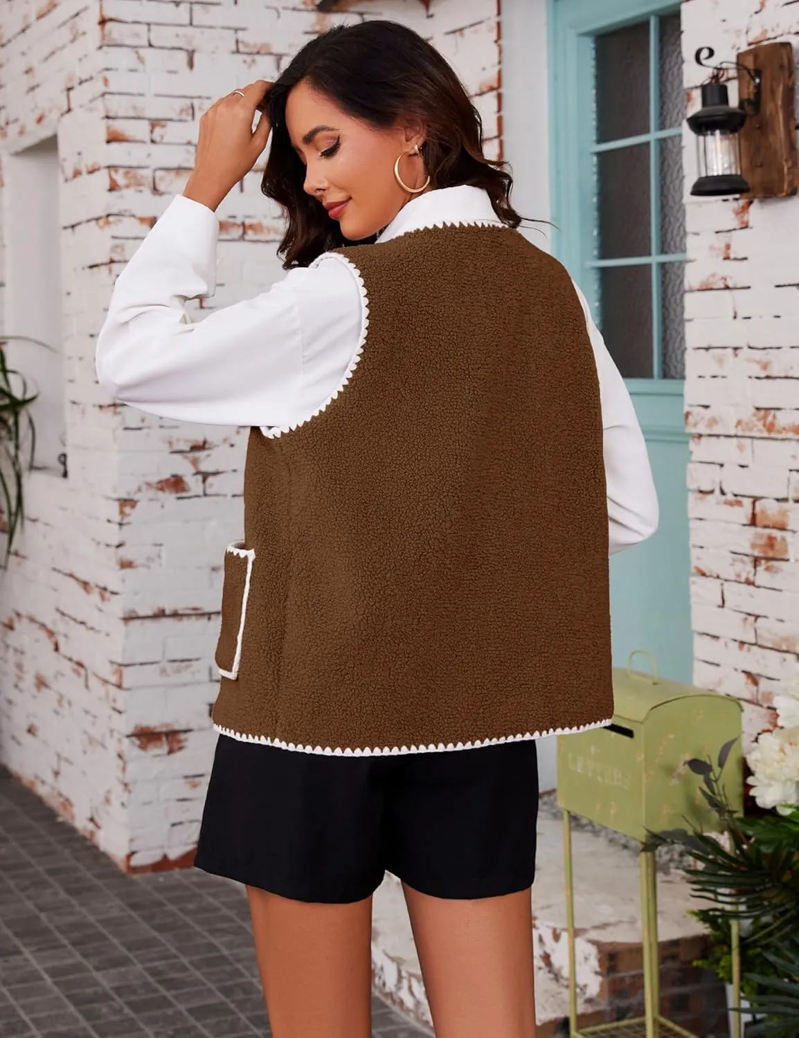 Women Fleece Lightweight Vest V Neck Open Front Button Down Sleeveless Casual Warm Sherpa Outwear with Pockets