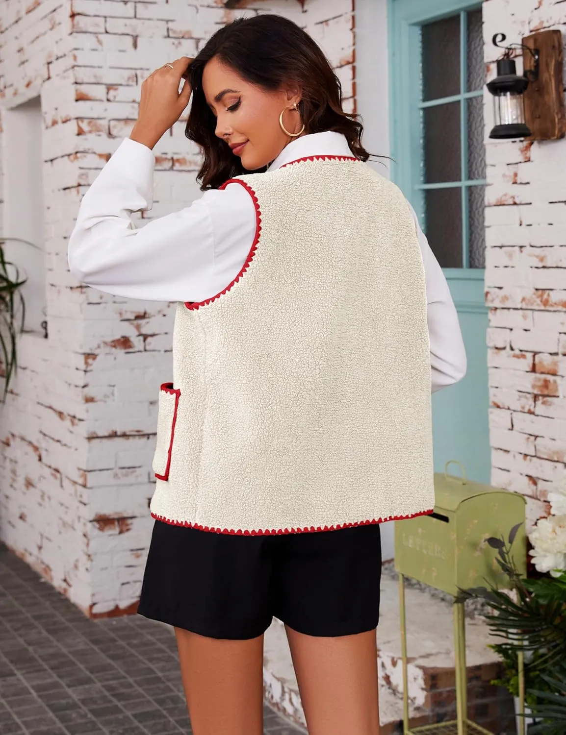 Women Fleece Lightweight Vest V Neck Open Front Button Down Sleeveless Casual Warm Sherpa Outwear with Pockets
