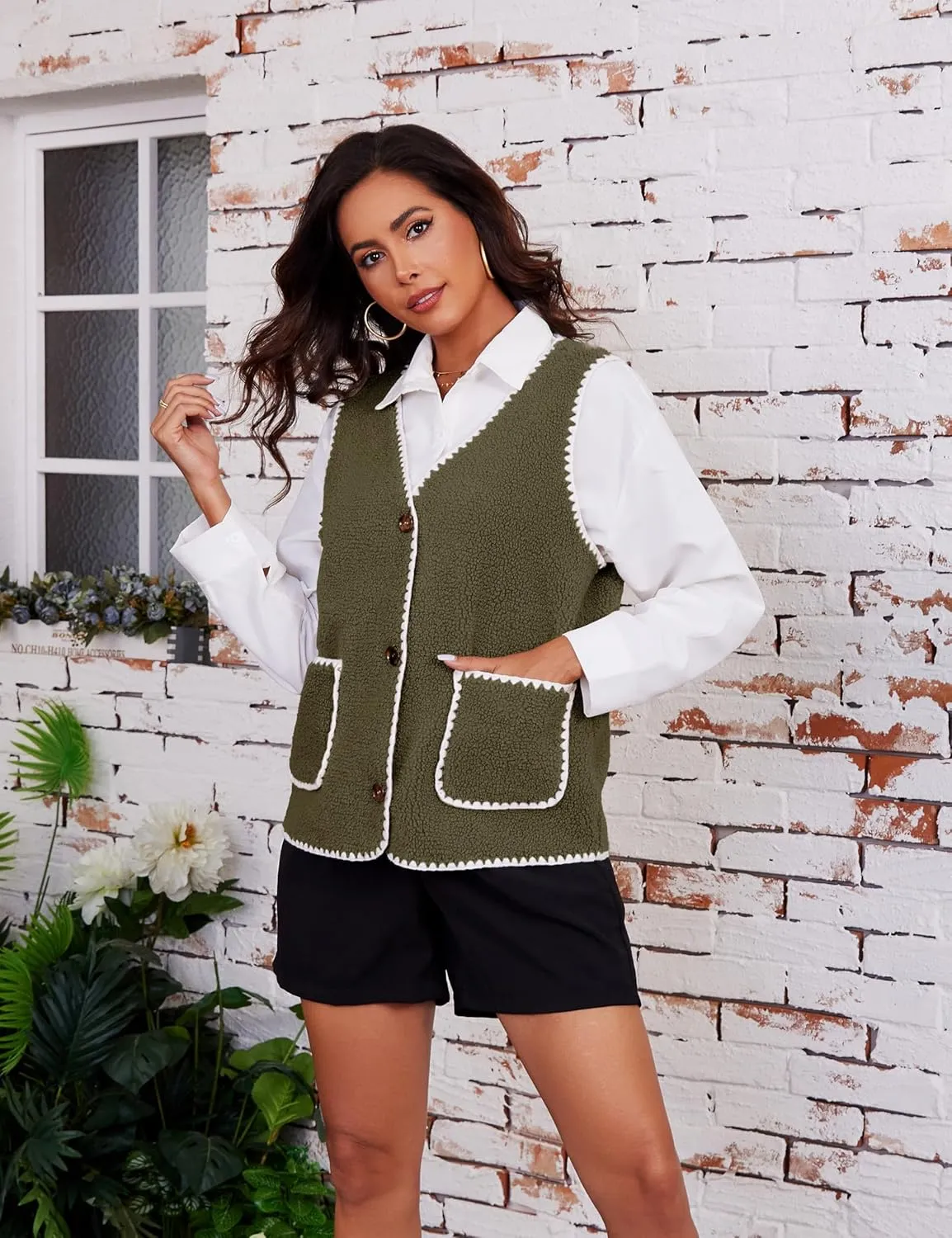 Women Fleece Lightweight Vest V Neck Open Front Button Down Sleeveless Casual Warm Sherpa Outwear with Pockets