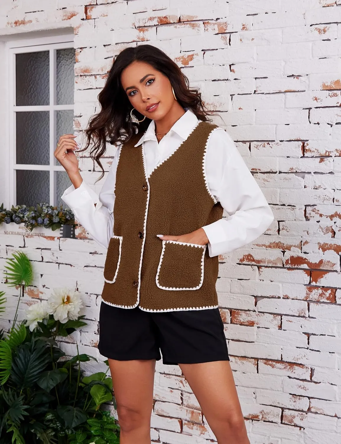 Women Fleece Lightweight Vest V Neck Open Front Button Down Sleeveless Casual Warm Sherpa Outwear with Pockets