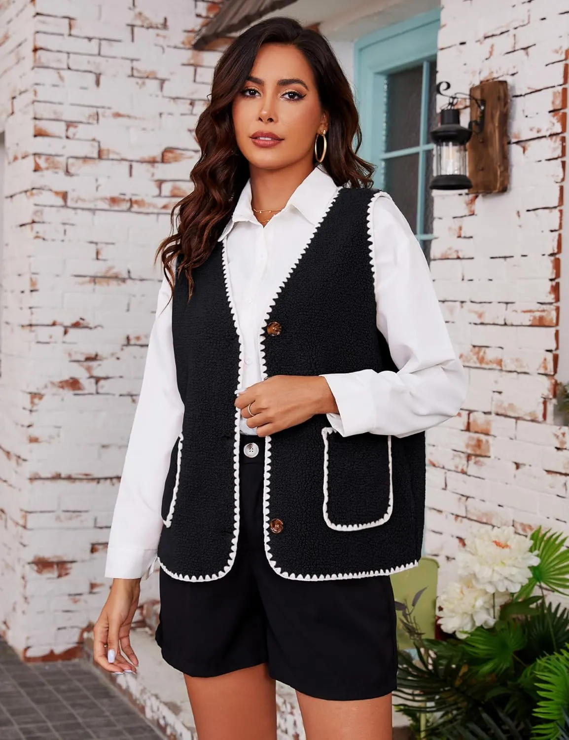 Women Fleece Lightweight Vest V Neck Open Front Button Down Sleeveless Casual Warm Sherpa Outwear with Pockets