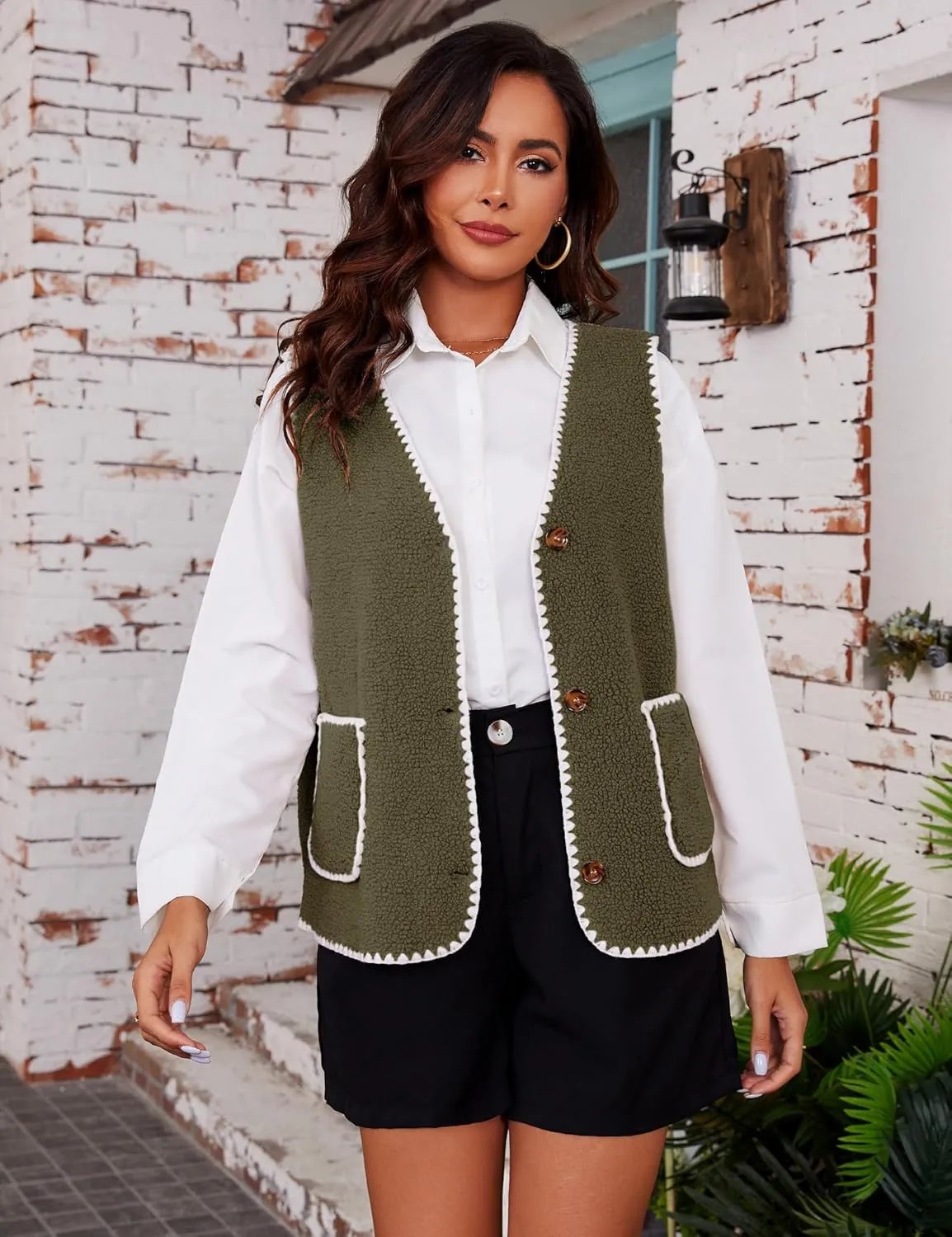 Women Fleece Lightweight Vest V Neck Open Front Button Down Sleeveless Casual Warm Sherpa Outwear with Pockets