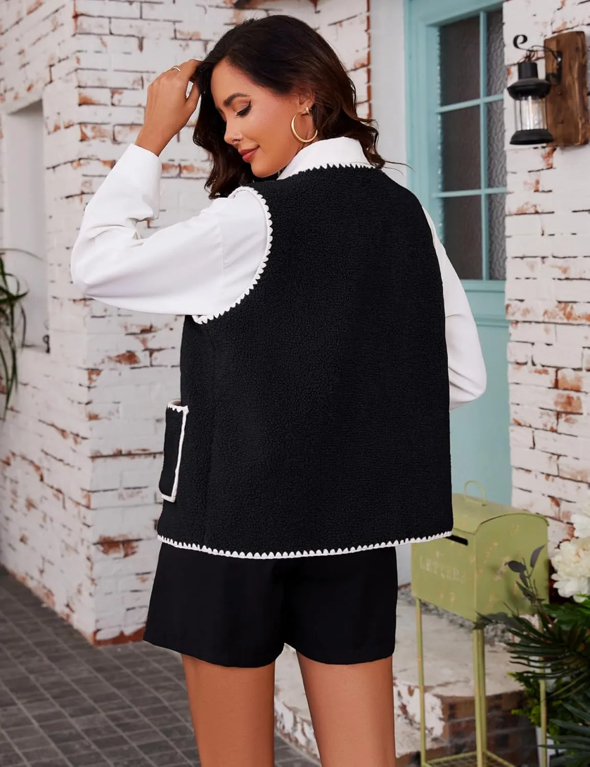 Women Fleece Lightweight Vest V Neck Open Front Button Down Sleeveless Casual Warm Sherpa Outwear with Pockets