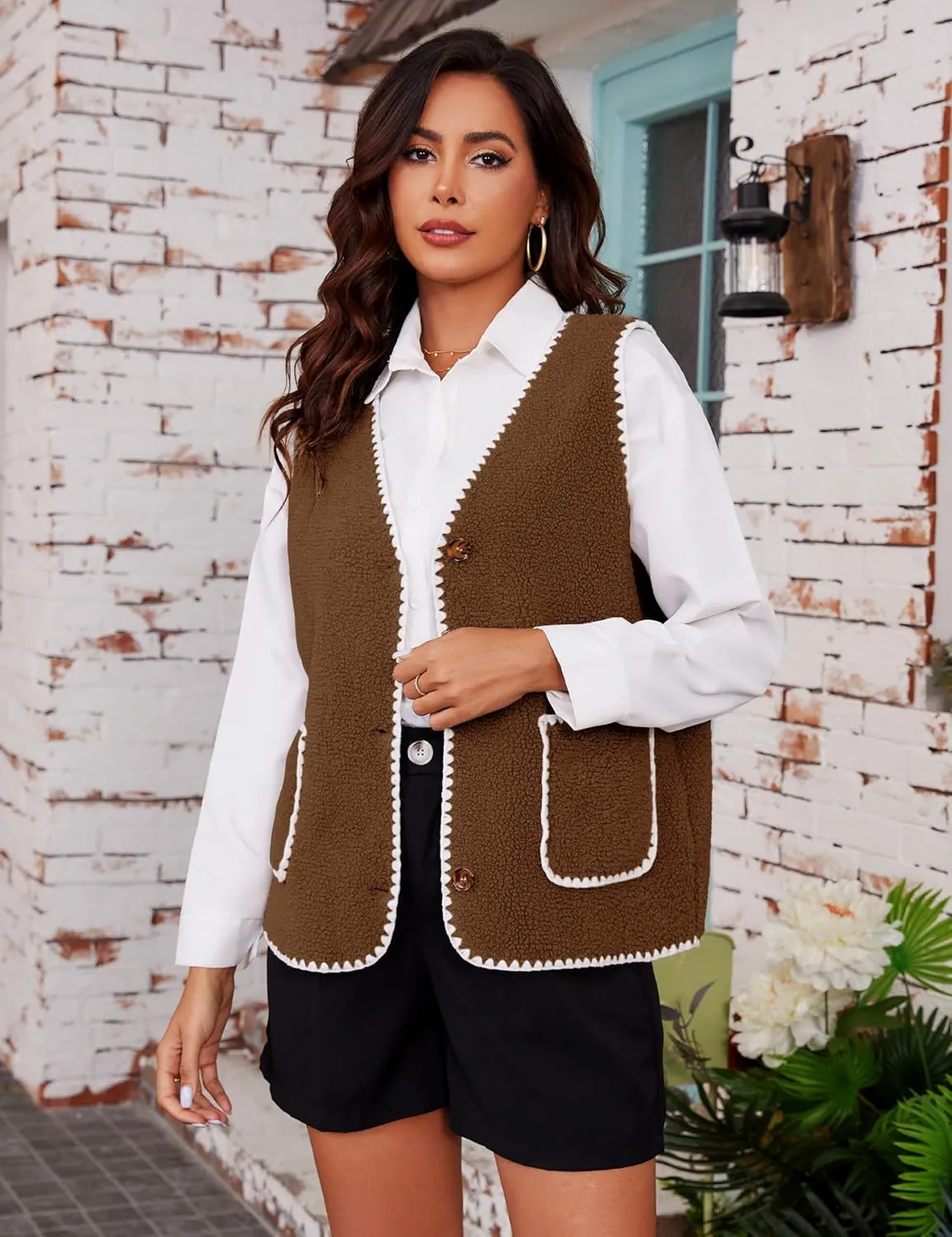 Women Fleece Lightweight Vest V Neck Open Front Button Down Sleeveless Casual Warm Sherpa Outwear with Pockets