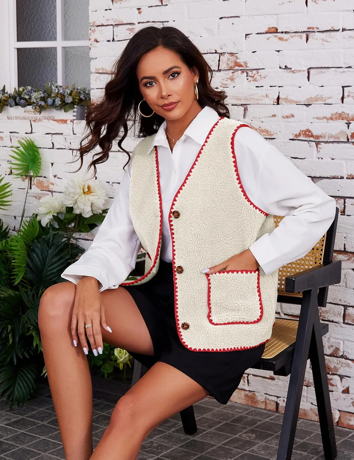 Women Fleece Lightweight Vest V Neck Open Front Button Down Sleeveless Casual Warm Sherpa Outwear with Pockets